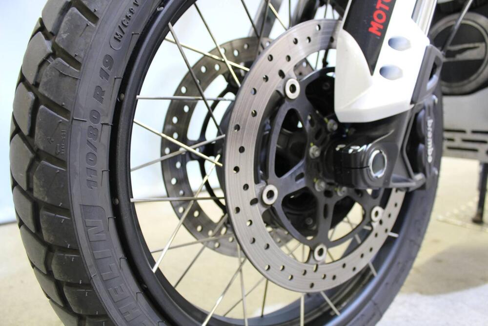 Moto Guzzi V85 TT Evocative Graphics (2021 - 23) (14)