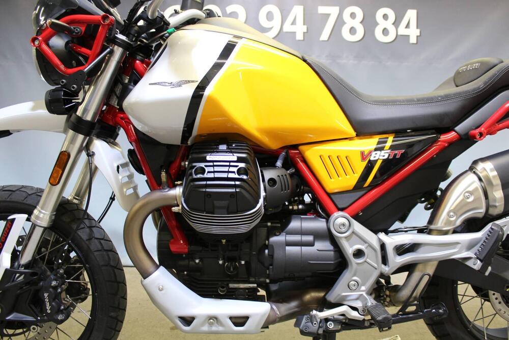 Moto Guzzi V85 TT Evocative Graphics (2021 - 23) (16)