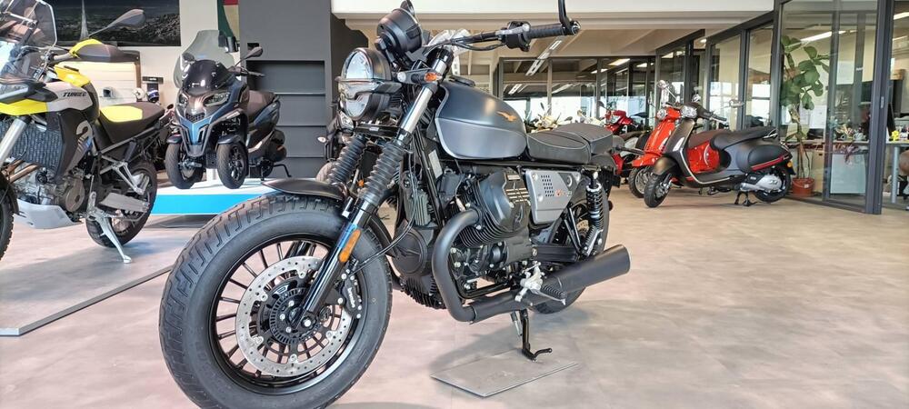 Moto Guzzi V9 Bobber (2021 - 25) (2)