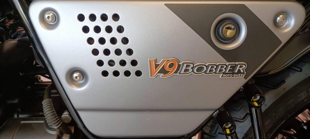 Moto Guzzi V9 Bobber (2021 - 25) (3)