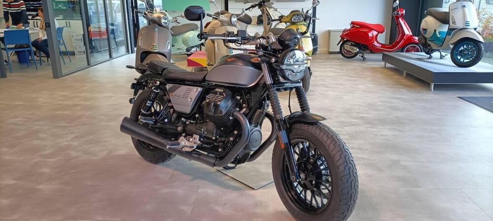Moto Guzzi V9 Bobber (2021 - 25) (6)