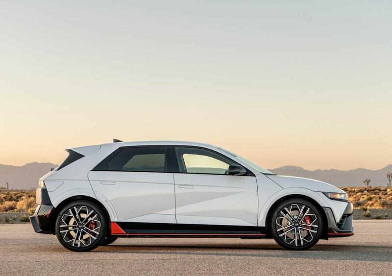 Hyundai Ioniq 5 N  (2024-->>) (4)