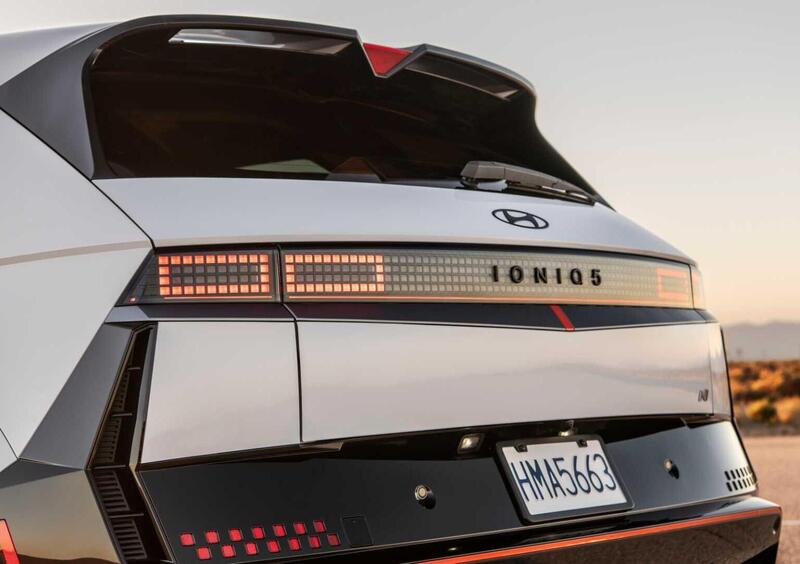 Hyundai Ioniq 5 N  (2024-->>) (11)