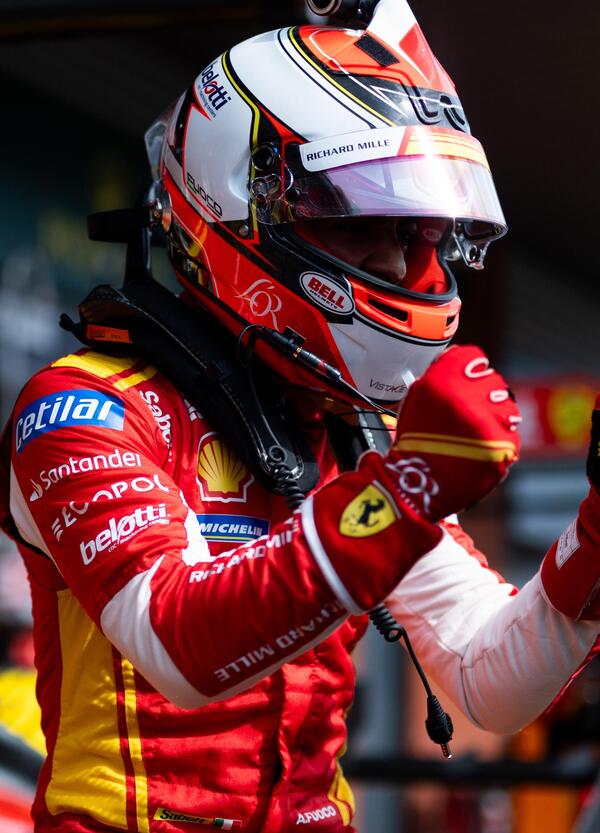La Ferrari di Antonio Fuoco prima in pole position e poi penalizzata: ecco cosa &egrave; successo a Spa