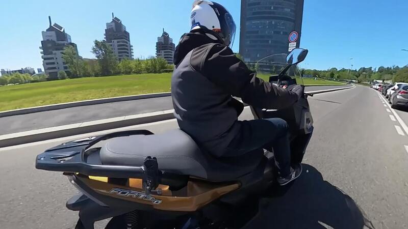 TEST maxi scooter QJ Fort 350: comodit&agrave;, prestazioni e prezzo competitivo [VIDEO]