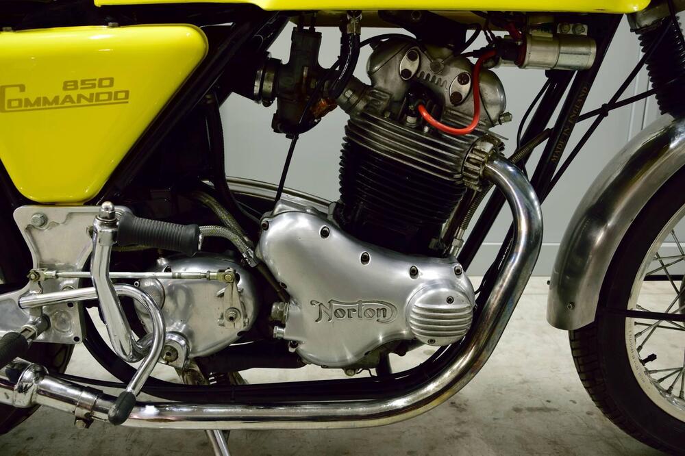 Norton Commando 850 (11)