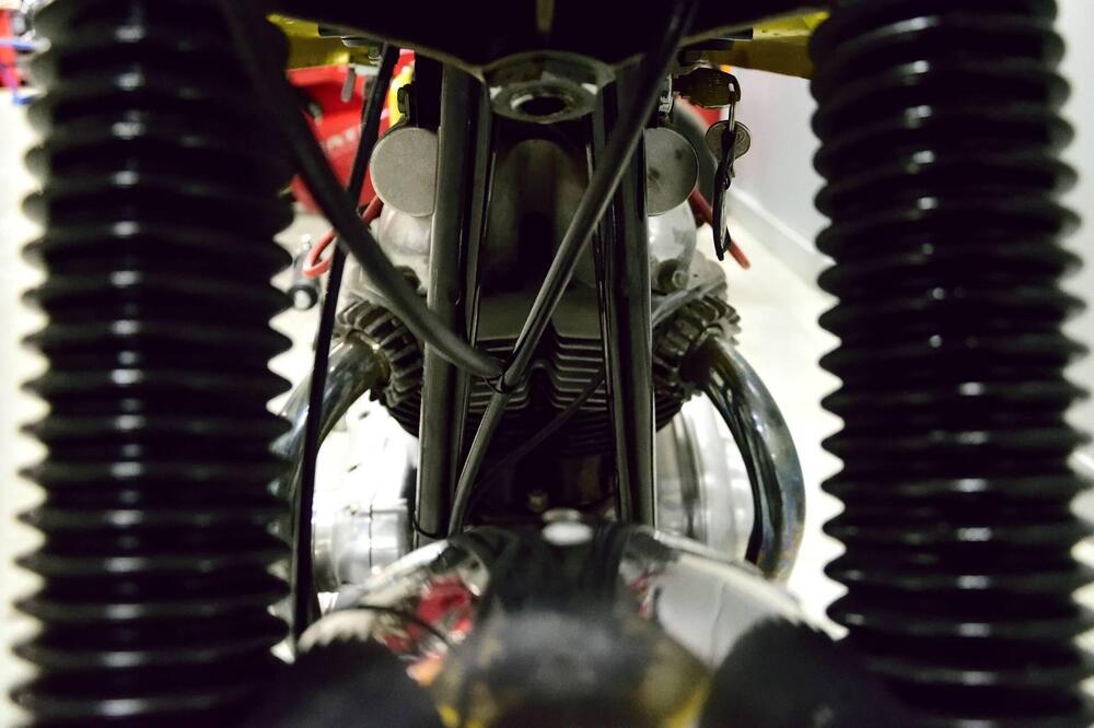 Norton Commando 850 (18)