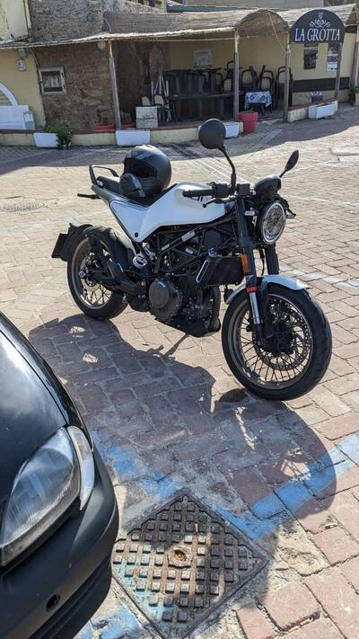 Husqvarna Vitpilen 401 (2021 - 23) usata