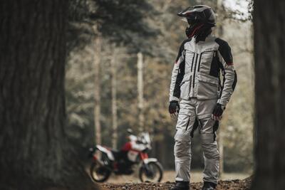 X-ROVER: ecco il nuovo completo Acerbis per l'adventouring