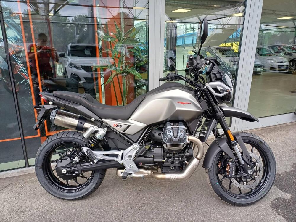 Moto Guzzi V85 Strada (2024 - 25)