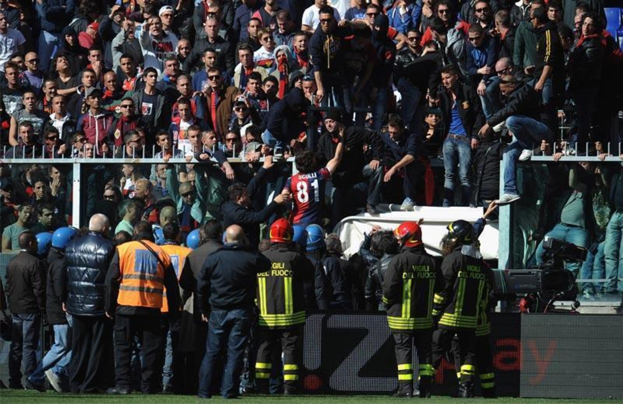 Disordini ultras in Genoa-Siena del 2012