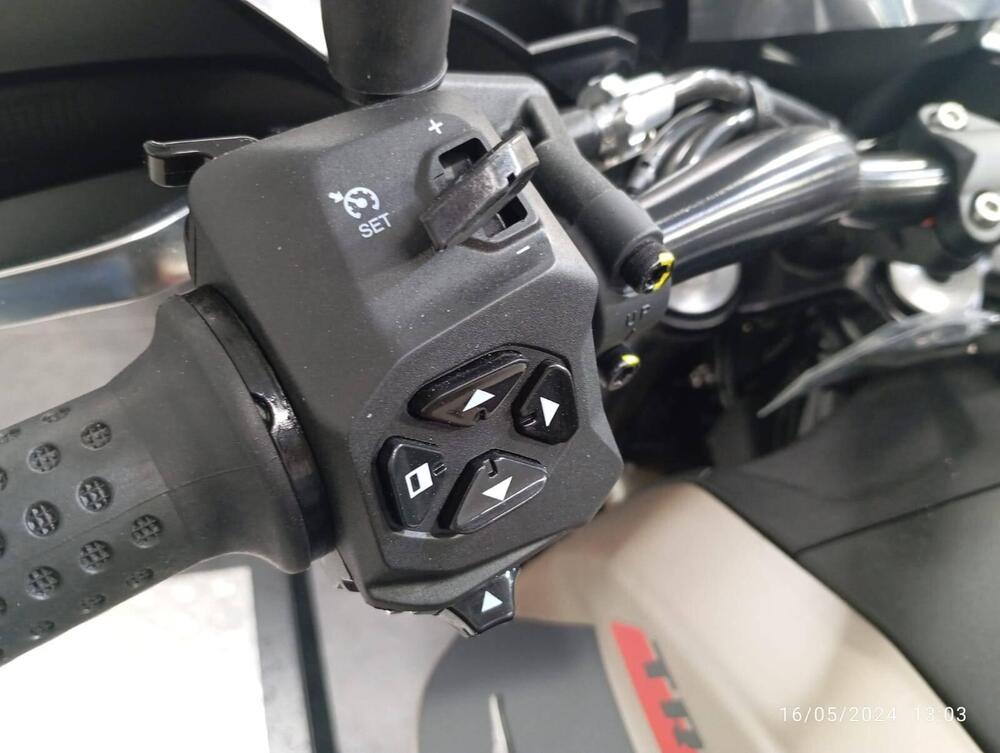 Moto Guzzi V85 TT Travel (2024 - 25) (5)