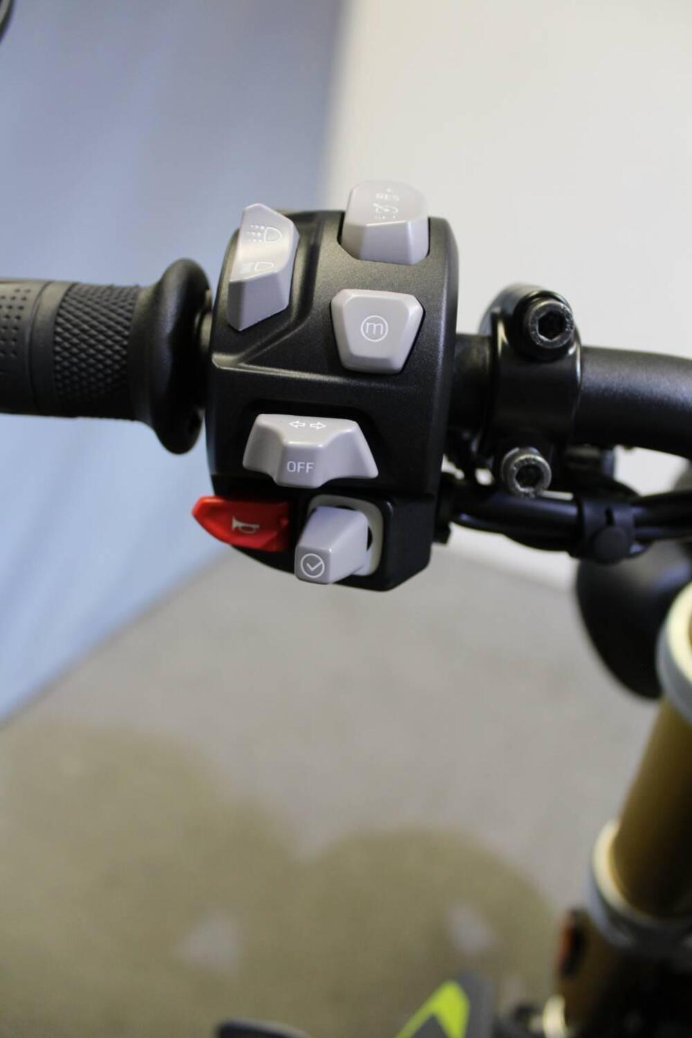 Triumph Speed Triple 1200 RS (2021 - 24) (10)