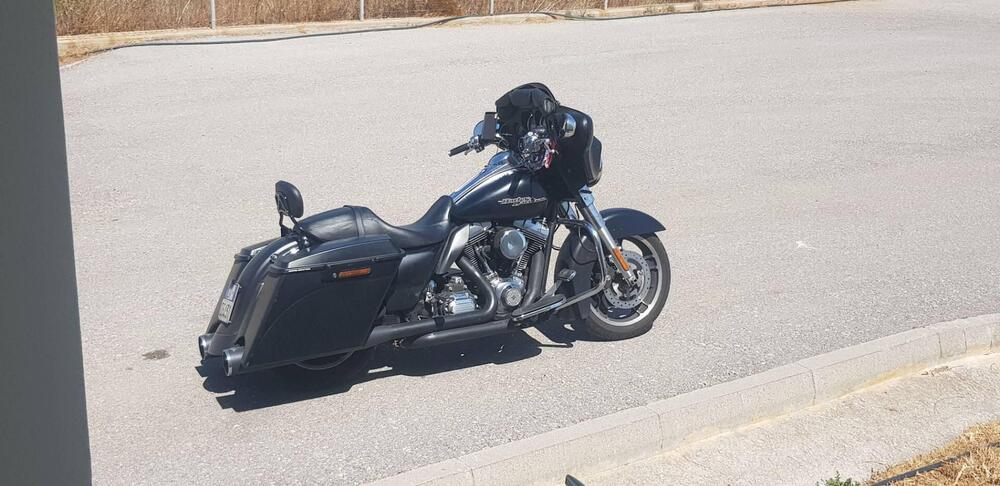 Harley-Davidson 1690 Street Glide (2011 - 13) - FLHX