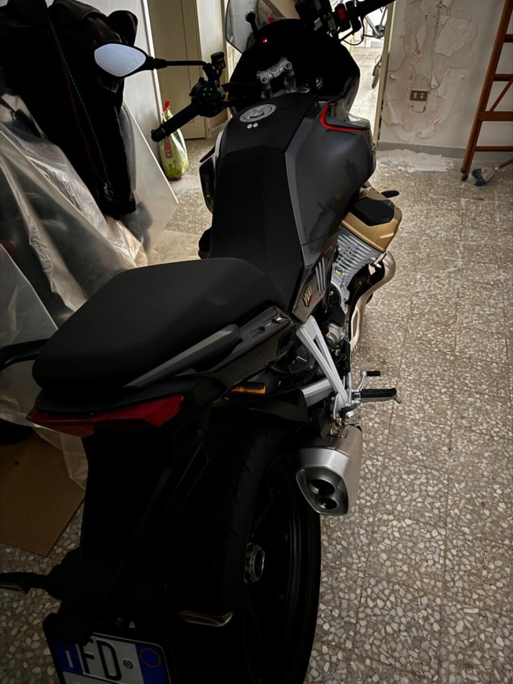 Moto Guzzi V100 Mandello S (2022 - 24) (2)