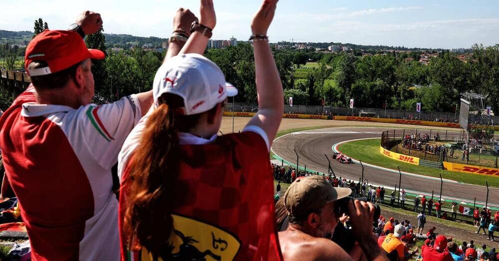 Elogio ai tifosi Ferrari, che nonostante 17 anni senza titolo in F1 riempiono Imola come nessuna tifoseria potrebbe mai fare