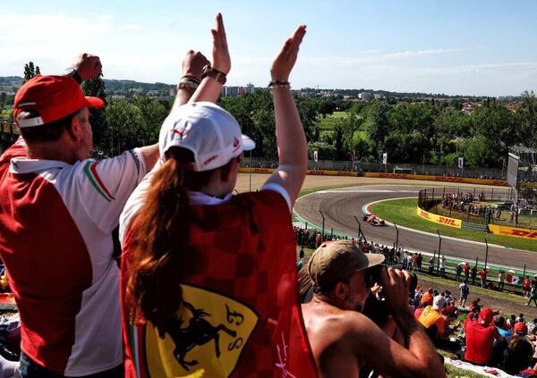 Elogio ai tifosi Ferrari, che nonostante 17 anni senza titolo in F1 riempiono Imola come nessuna tifoseria potrebbe mai fare