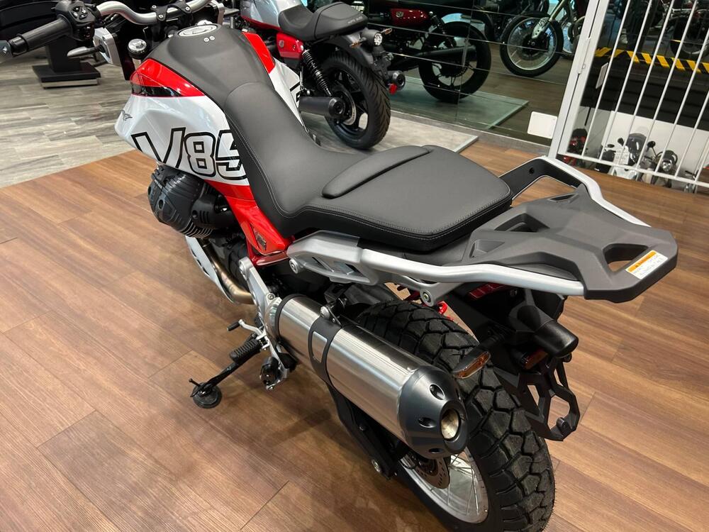 Moto Guzzi V85 TT (2024 - 25) (5)