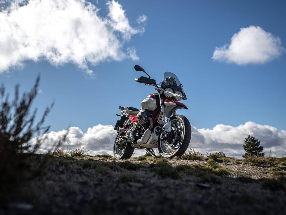 Moto Guzzi V85 TT (2024 - 25) (2)