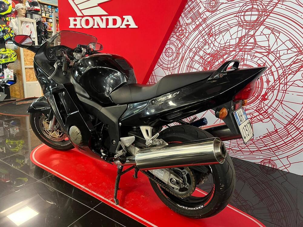 Honda CBR 1100 XX Superblackbird (1999 - 00) (4)