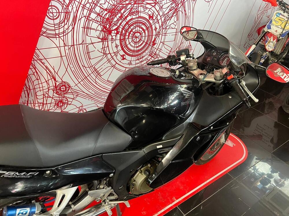 Honda CBR 1100 XX Superblackbird (1999 - 00) (6)