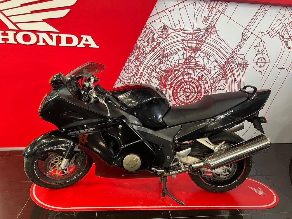Honda CBR 1100 XX Superblackbird (1999 - 00) (7)