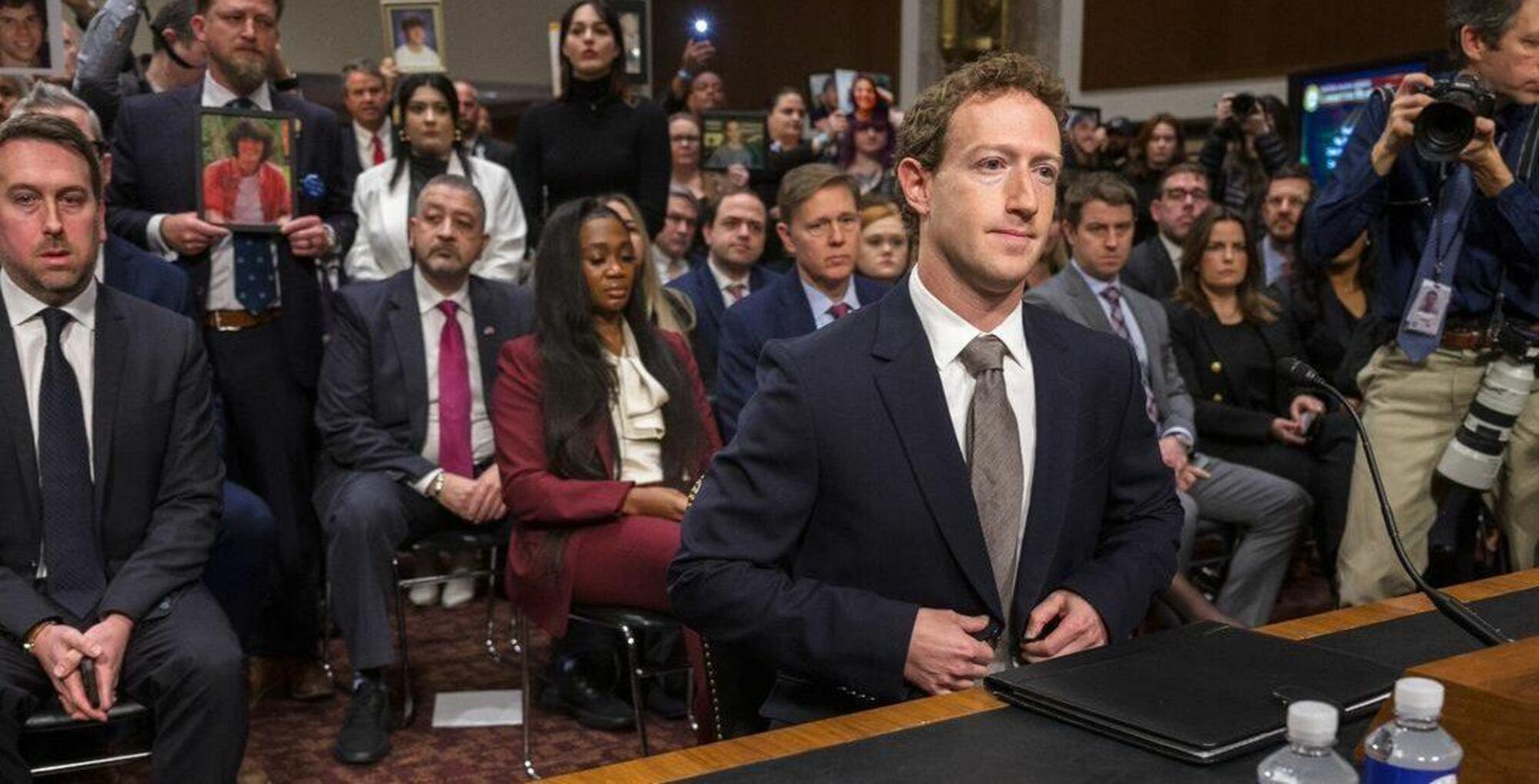 Mark Zuckerberg al senato Usa