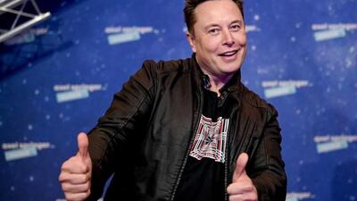 Tesla, il Robot ti ricarica, a Elon Musk l'idea piace (ma &egrave; fantasia) 