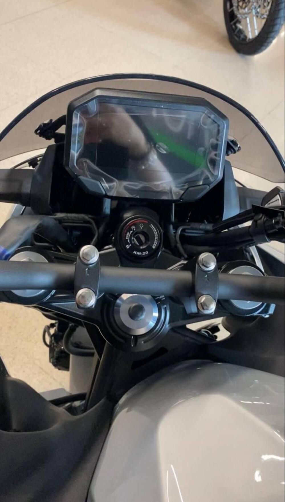 Kawasaki Z7 Hybrid (2024 - 25) (6)