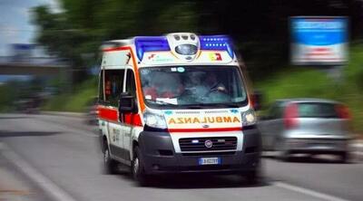 Moto in impennata investe un sedicenne, &egrave; grave