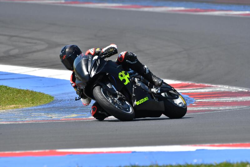 TEST Suzuki GSX-8R CUP: debutto tra i cordoli [VIDEO e GALLERY]