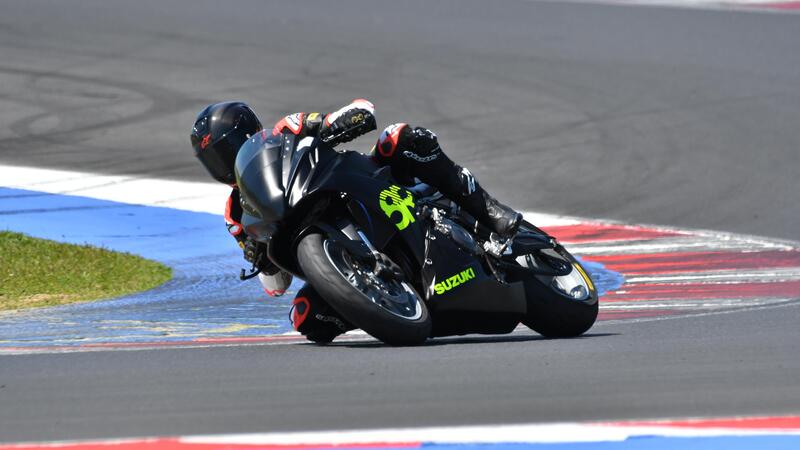 TEST Suzuki GSX-8R CUP: debutto tra i cordoli [VIDEO e GALLERY]