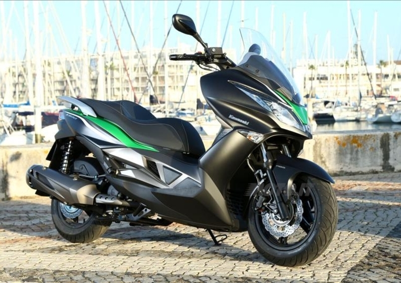 Kawasaki deposita i marchi J500 e J125