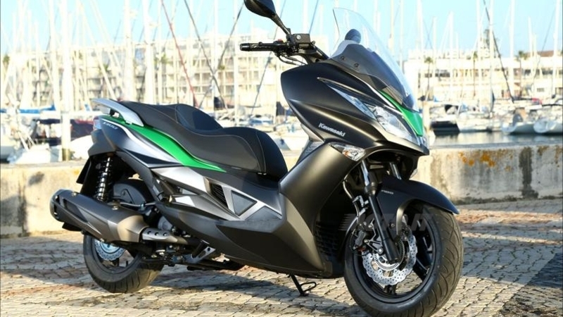 Kawasaki deposita i marchi J500 e J125