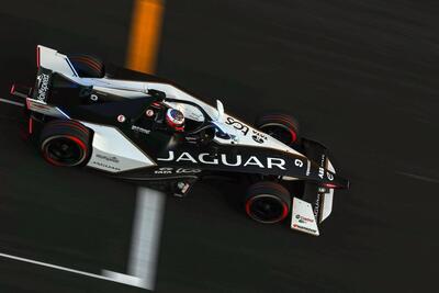 Formula E, Mitch Evans vince in volata il primo E-Prix di Shangai 2024 ma &egrave; sotto investigazione