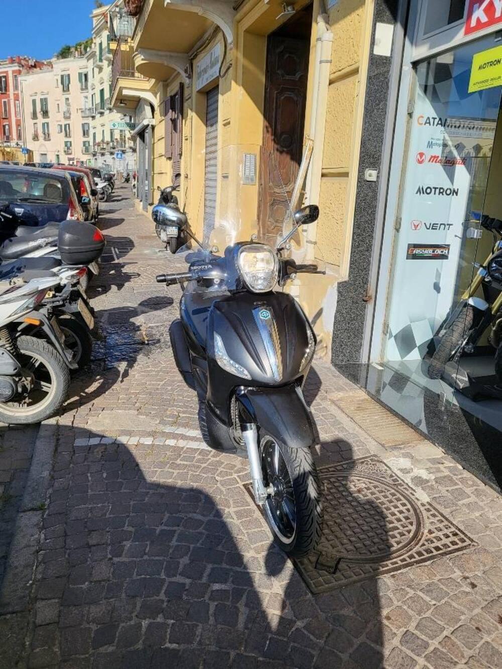 Piaggio Beverly 300 i.e. Police ABS-ASR (2017 - 20) (2)