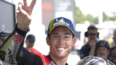 MotoGP 2024. GP di Catalogna. Sprint: Pecco Bagnaia cade all'ultimo giro, era primo! Vince Aleix Espargaro, poi Marc Marquez e Pedro Acosta [RISULTATI]