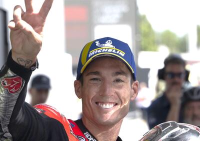 MotoGP 2024. GP di Catalogna. Sprint: Pecco Bagnaia cade all'ultimo giro, era primo! Vince Aleix Espargaro, poi Marc Marquez e Pedro Acosta [RISULTATI]