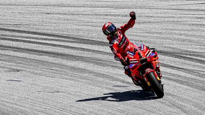 MotoGP 2024. GP di Catalogna. Il riscatto di Pecco Bagnaia: il gesto dell'ombrello, la curva 5 e "questa vittoria ci voleva! Ho sorpassato Jorge Martin l&igrave; apposta" [VIDEO e GALLERY]