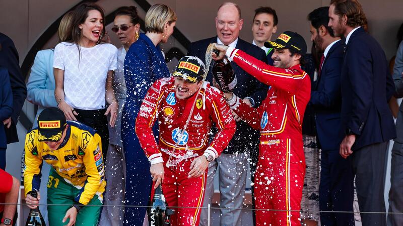 F1. Charles Leclerc spezza finalmente la &quot;maledizione&quot; del GP di Monaco: la lotta per il mondiale si infiamma