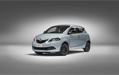 Lancia Ypsilon: il prezzo con e senza i nuovi incentivi auto 2024