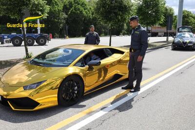 Contrabbando di auto di lusso in affitto: Porsche, McLaren, Lamborghini, Mercedes