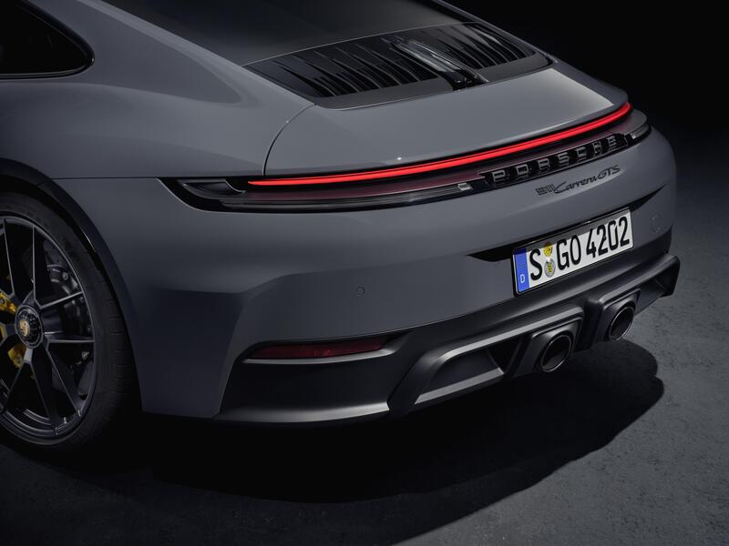 Porsche 911: il posteriore cela il flat six con l&#039;ibrido