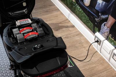 Tornano gli incentivi moto: non riguardano le endotermiche, ma solo le elettriche. Oggi il click-day