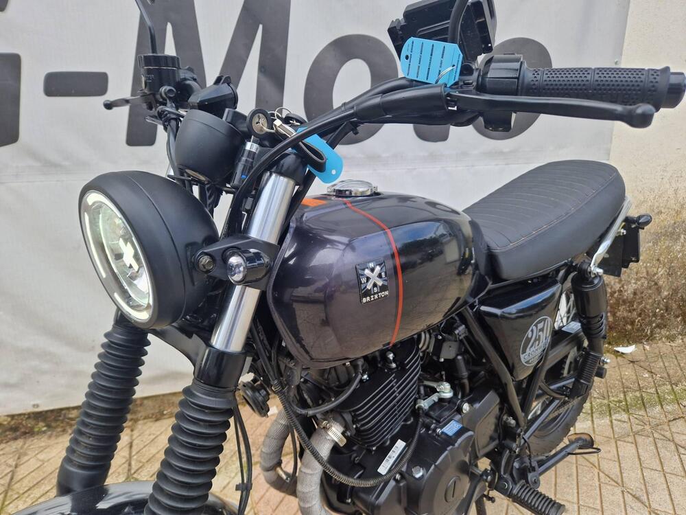 Brixton Motorcycles Cromwell 250 (2021 - 25) (2)