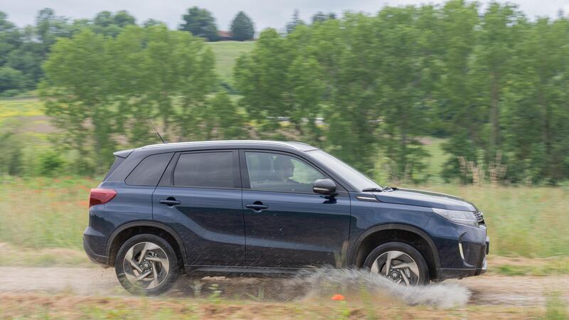 Suzuki Vitara 2024: com&#039;&egrave; fatta e come va, le prestazioni e i dati tecnici