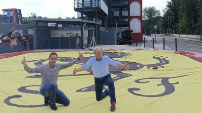 F1. Mistero risolto: ritrovato lo scudo Ferrari scomparso ad Imola