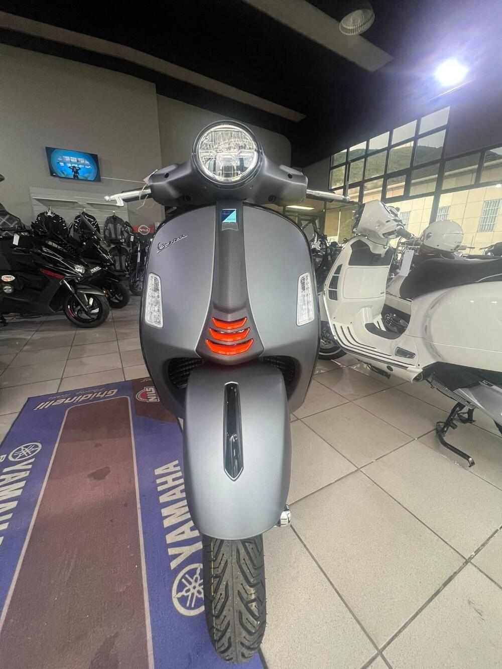 Vespa GTS 310 Supersport (2025) (2)