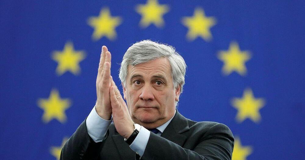 Che ci fa Antonio Tajani ne La saga di Casa Savoia? La giovent&ugrave; monarchica, le botte (prese) fuori da scuola e il sostegno al Vietnam del Sud: vi anticipiamo le rivelazioni di un libro&hellip; 