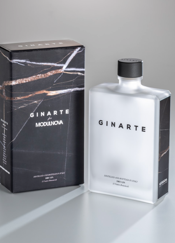 Ginarte presenta la nuova special realease per Modulnova: una bottiglia gioiello ispirata al marmo Sahara Noir